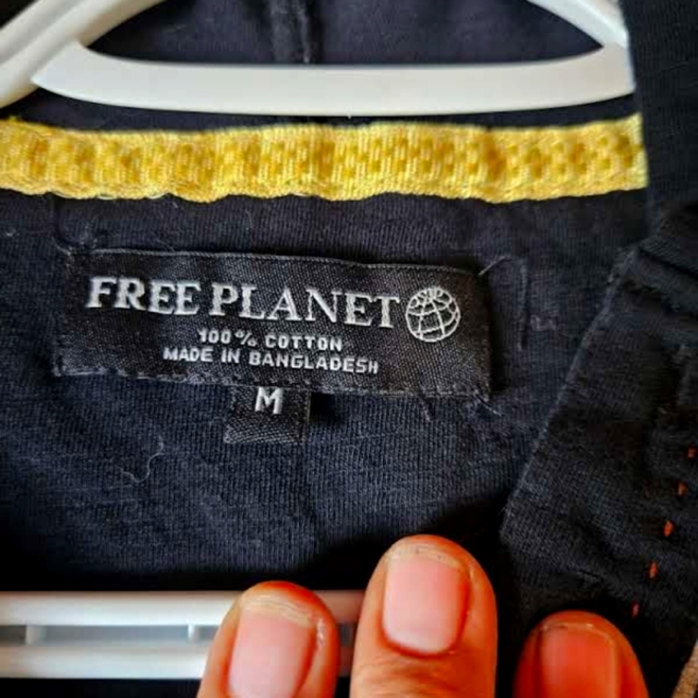 Free Planet men's medium hooded shirt